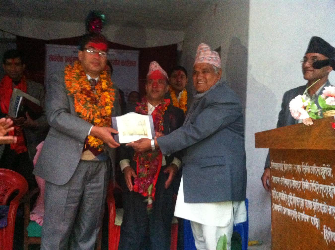 मा. उपाध्यक्ष डा. मिन बहादुर श्रेष्ठ ज्यूबाट मेलाम्ची खानेपानी अायाेजनाकाे अनुगमन भ्रमण