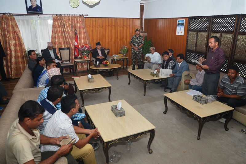 बाँदुरझुलाका सुकुम्बासी प्रतिनिधिद्वारा प्रधानमन्त्रीको ध्यानाकर्षण !