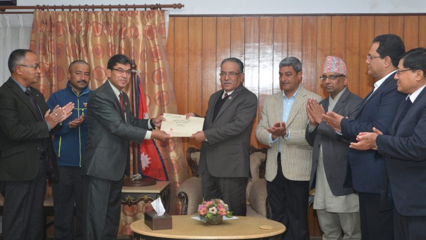 काठमाडौं—निजगढ द्रुतमार्ग (फास्ट ट्रयाक) सुझाव समितिद्वारा प्रतिवेदन पेश, ‘फास्ट निर्माण सुरु हुन्छ’—प्रधानमन्त्री