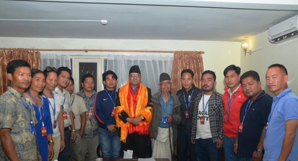 प्रधानमन्त्री र बर्मन बुढाबीच भेट, थवाङलाई गाउँपालिकाको केन्द्र बनाउन माग