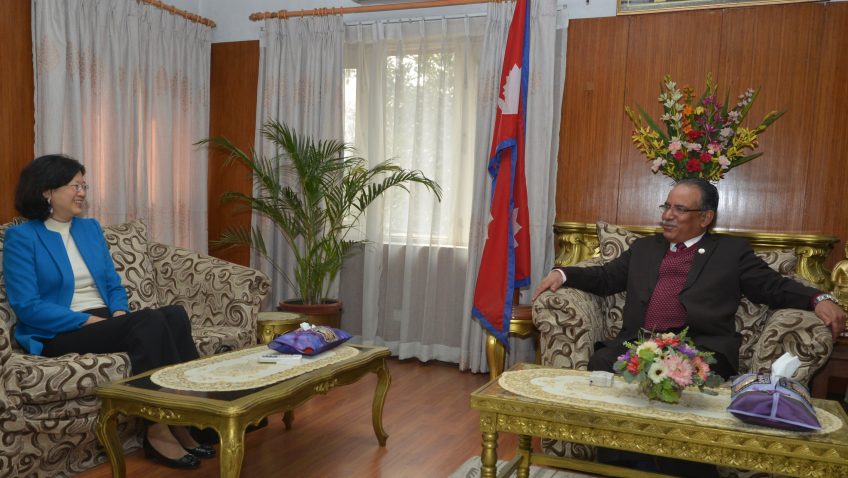 प्रधानमन्त्रीसँग चीनियाँ राजदूत यु होङको भेट