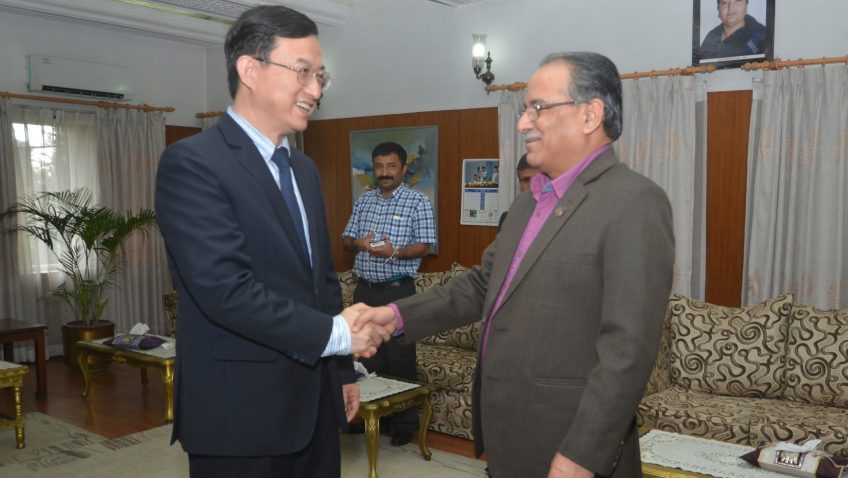 चीनियाँ राजदूत हु–चुन ताईद्वारा प्रधानमन्त्रीसँग बिदाइ भेट