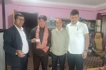निजामति सेवा दिवसको अवसरमा पहिलो सेवाग्राहीलाई सम्मान - img