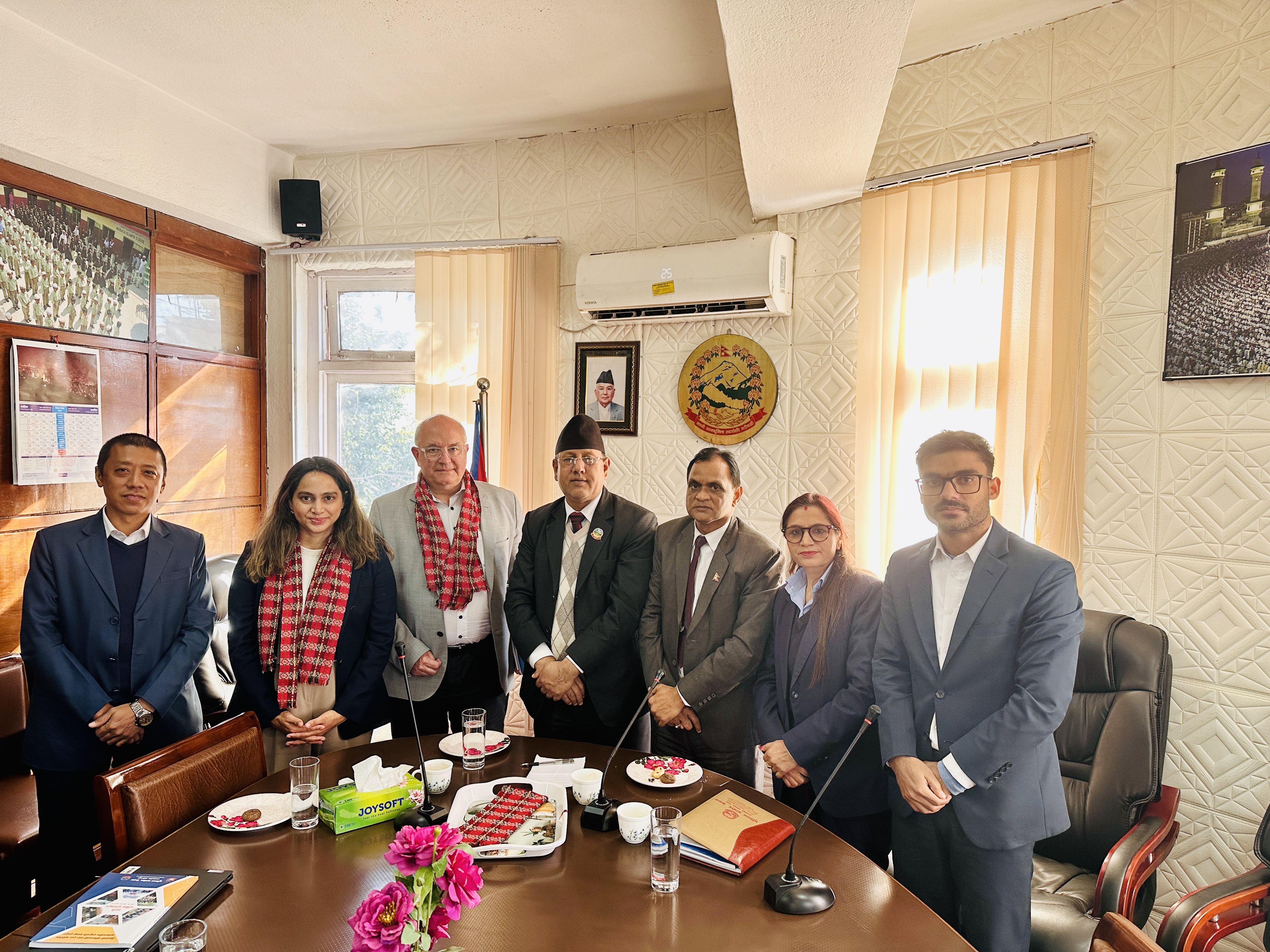 आयोगका माननीय कार्यवाहक अध्यक्ष महमदिन अली तथा सदस्य माननीय समशुल हकको Special Rapporteur on minority issues, Pro. Nicolas Levrat ज्यूसँगको  भेटपश्चातका तस्वीरहरु