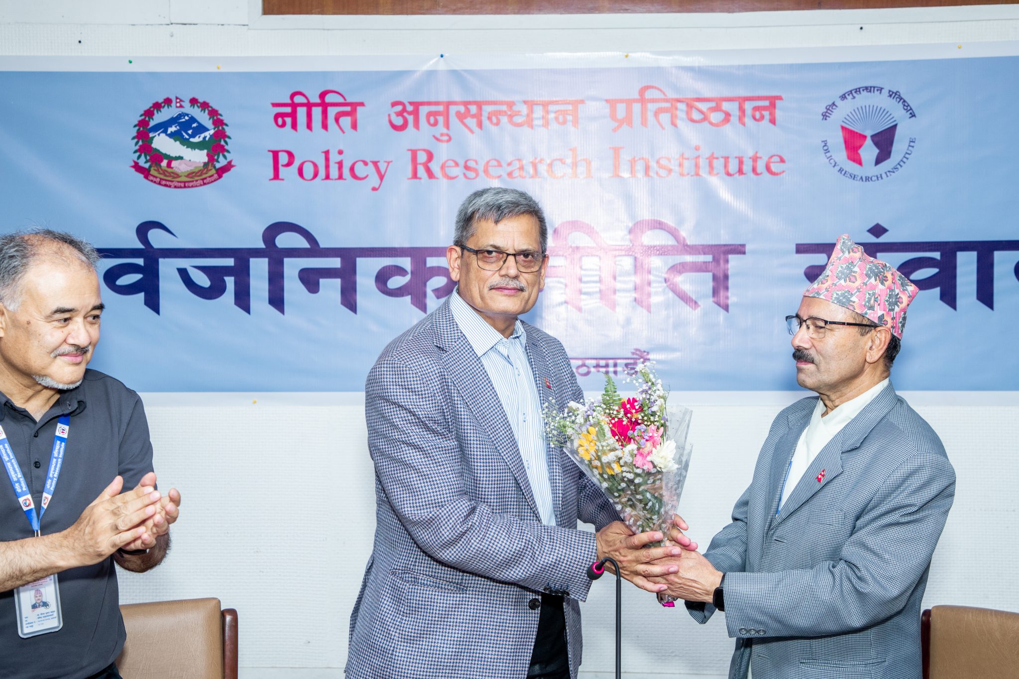 नीति अनुसन्धान प्रतिष्ठानका नवनियुक्त कार्यकारी अध्यक्ष प्रा. डा. लेखनाथ शर्माबाट पदभार ग्रहण