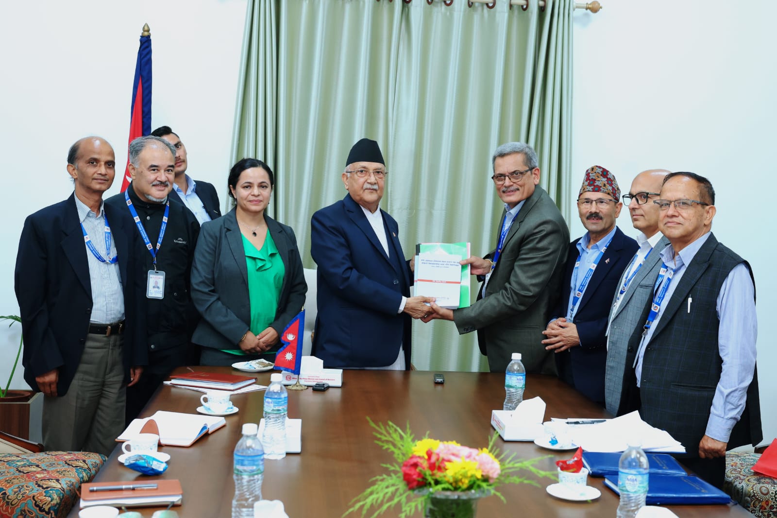 सम्माननीय प्रधानमन्त्री श्री केपी शर्मा ओलीसँग नीति अनुसन्धान प्रतिष्ठानका पदाधिकारीहरूको भेटघाट