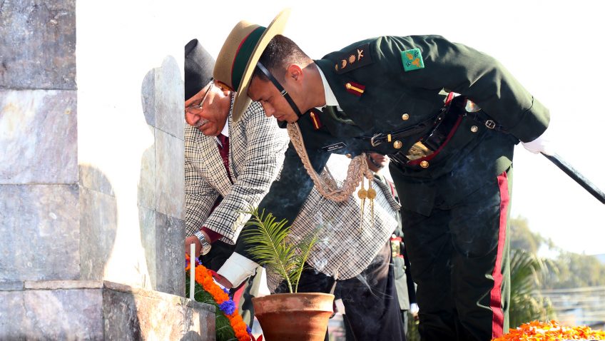 प्रधानमन्त्रीद्वारा शहिदहरुको स्मारकमा माल्यार्पण
