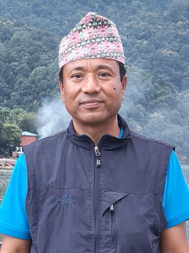 टोप बहादुर श्रेष्ठ