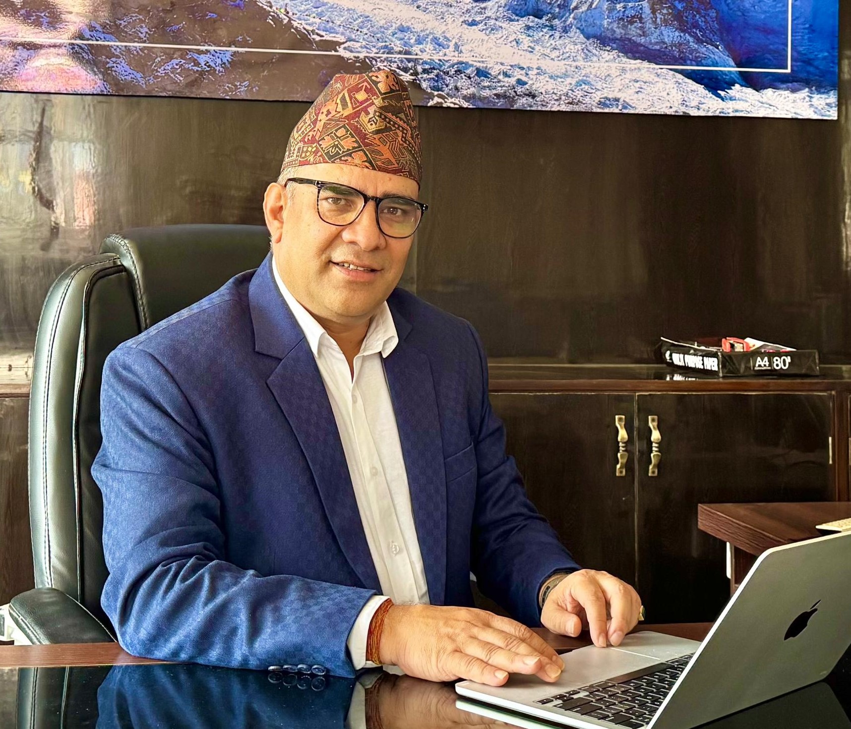 डा.ईन्द्र प्रसाद सापकोटा