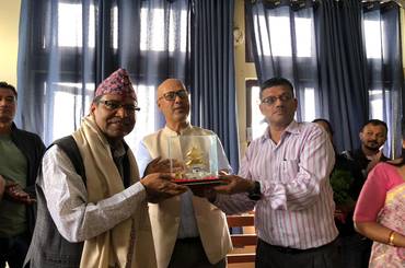 यस राष्ट्रिय किताबखाना (निजामती) बाट अनिवार्य अवकाश हुनुभएका निर्देशक श्री चण्डी प्रसाद कोइराला ज्यूको बिदाइ कार्यक्रमका झलकहरु। मिति: २०८२/०२/०९ गते - img