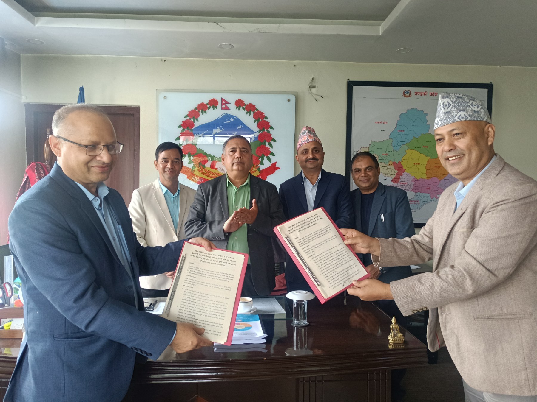 गण्डकी प्रदेश किताबखानालाई स्थानीय तह अन्य सेवा समेतको पोर्टल हस्तान्तरणका झलकहरु मिति:२०८२/०७/१६ गते