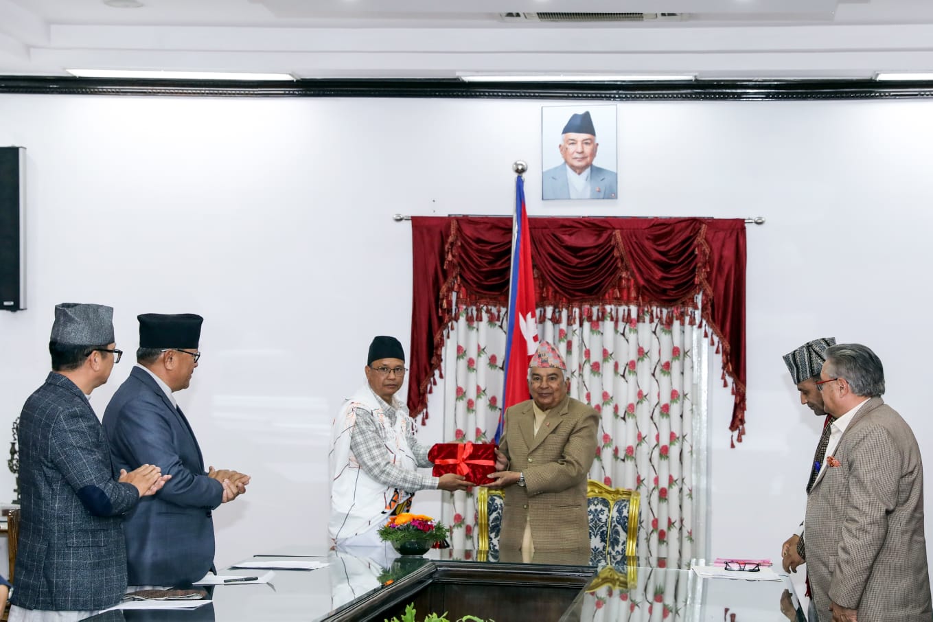 वार्षिक प्रतिवेदन पेश