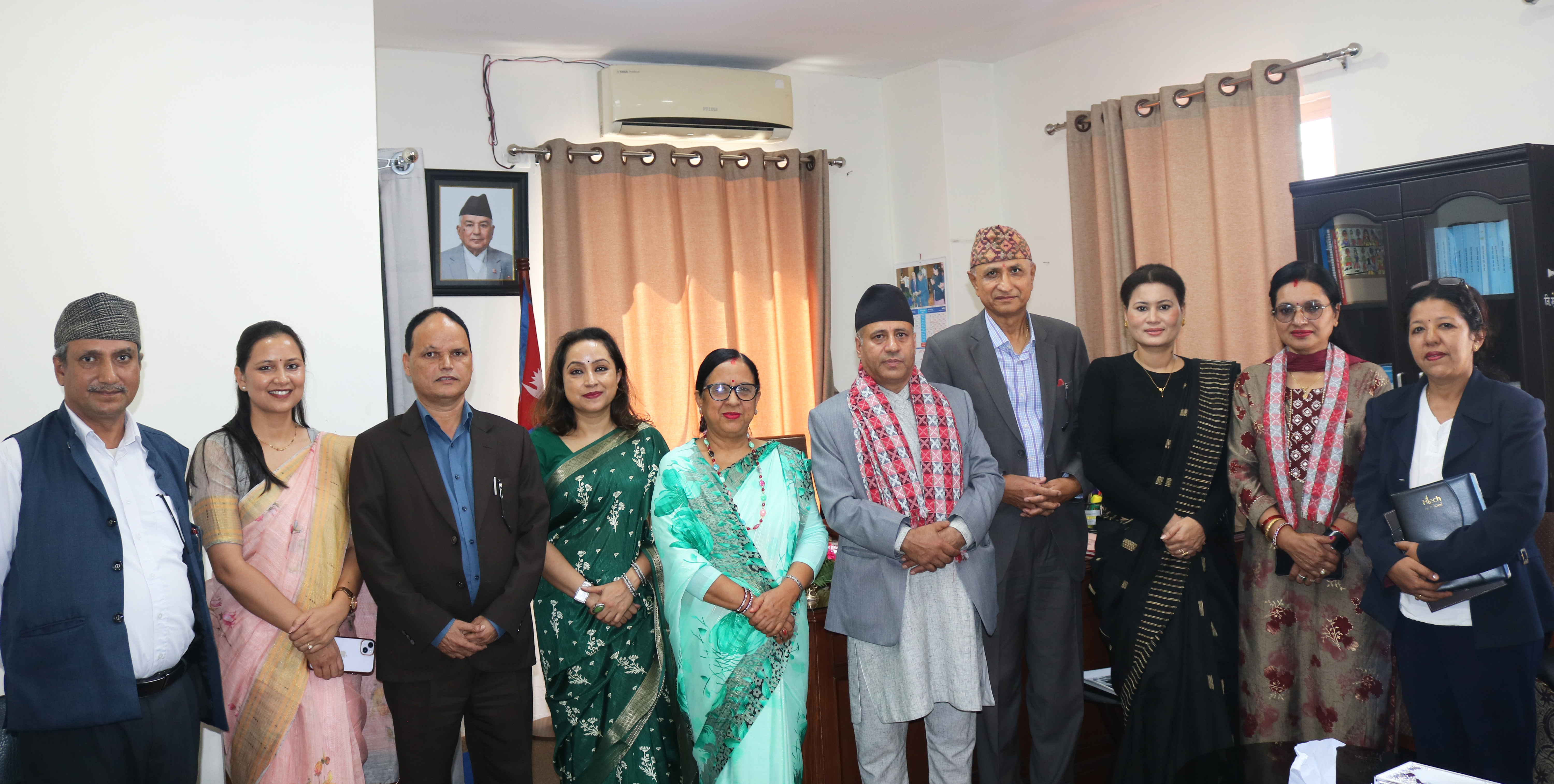 श्रीमान् सचिवज्यू उद्वव प्रसाद पुडासैनीज्यूलाई आयोगमा स्वागत कार्यक्रम ।