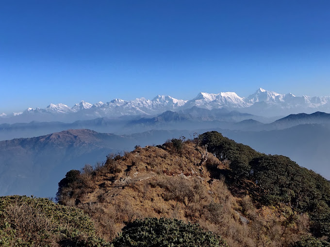भोजपुर जिल्ला र खोटाङ जिल्लाको सिमानामा पर्ने ट्याम्केडाँडा बाट देखिएको दृश्य ।