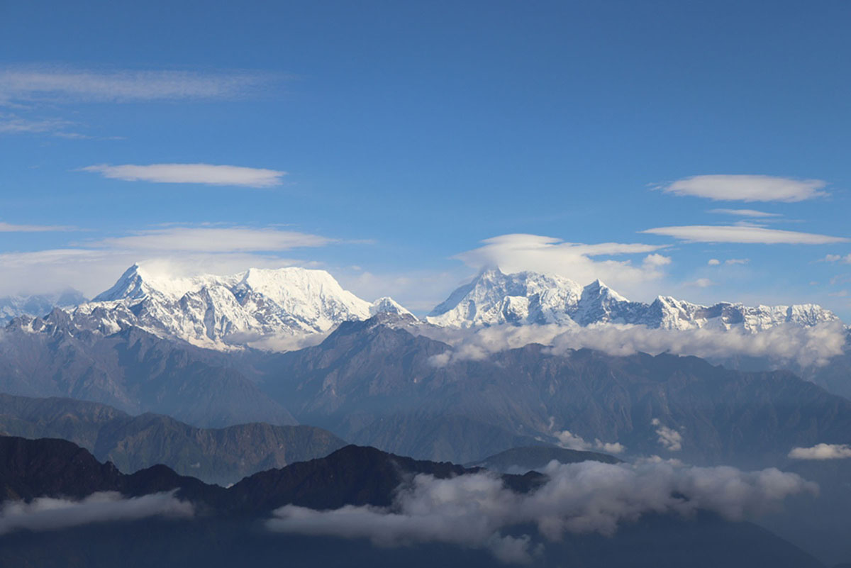 मुन्दुम ट्रेलको भोजपुरस्थित मैयुङ डाँडाबाट देखिने हिमाल